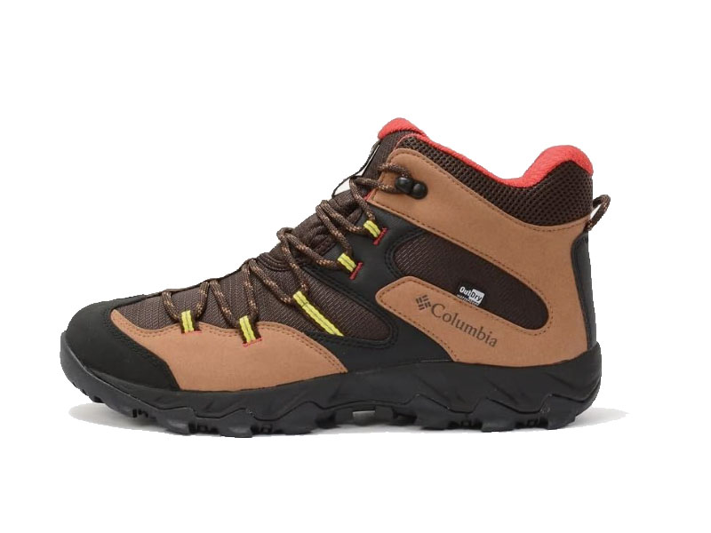 Columbia Saber V Mid Outdry on muddy rock